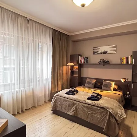 Stylish 2 Bedroom In Center Apartman *