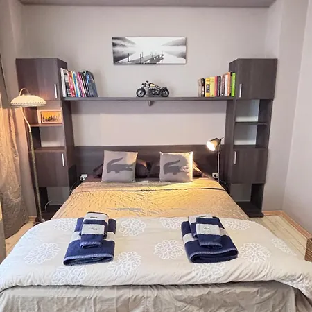 Stylish 2 Bedroom In Center *