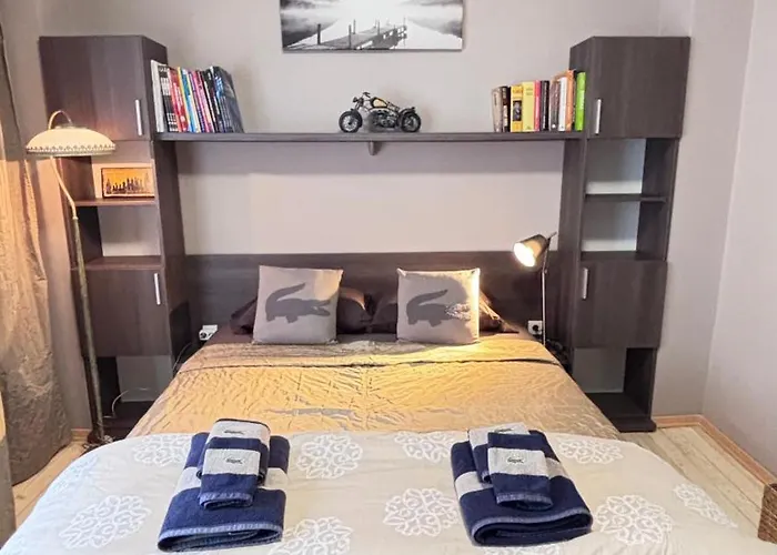 Stylish 2 Bedroom In Center *