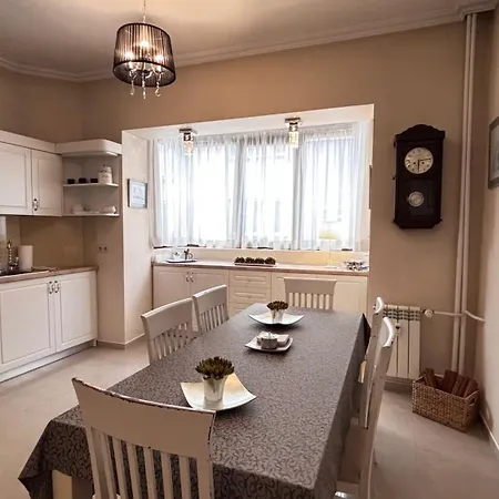 Apartmán Stylish 2 Bedroom In Center *