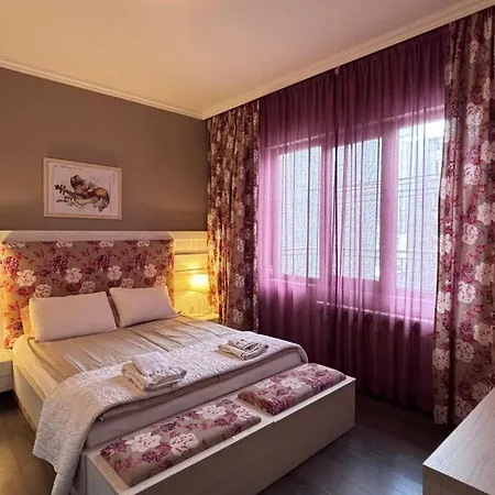 Stylish 2 Bedroom In Center