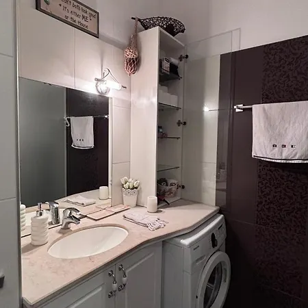 Stylish 2 Bedroom In Center דירה