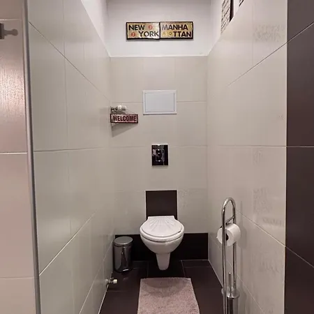 Stylish 2 Bedroom In Center דירה